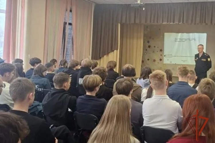 Минусинские росгвардейцы провели профориентационные мероприятия со школьниками