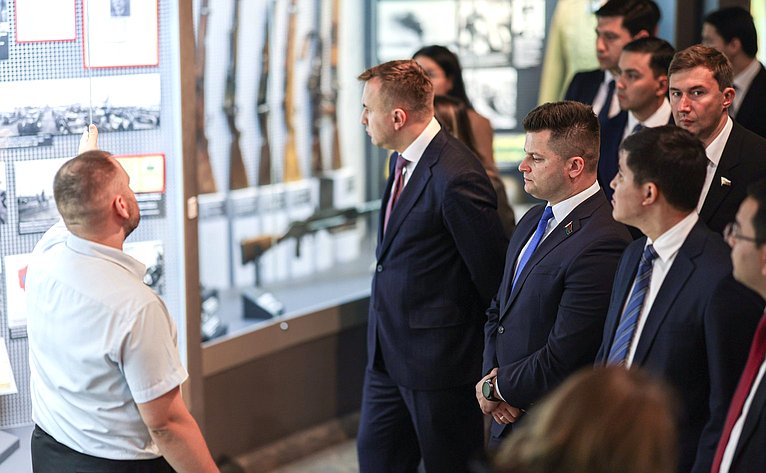 Посещение музея Великой Отечественной войны участниками выездного заседания Молодежной межпарламентской ассамблеи государств —участников СНГ