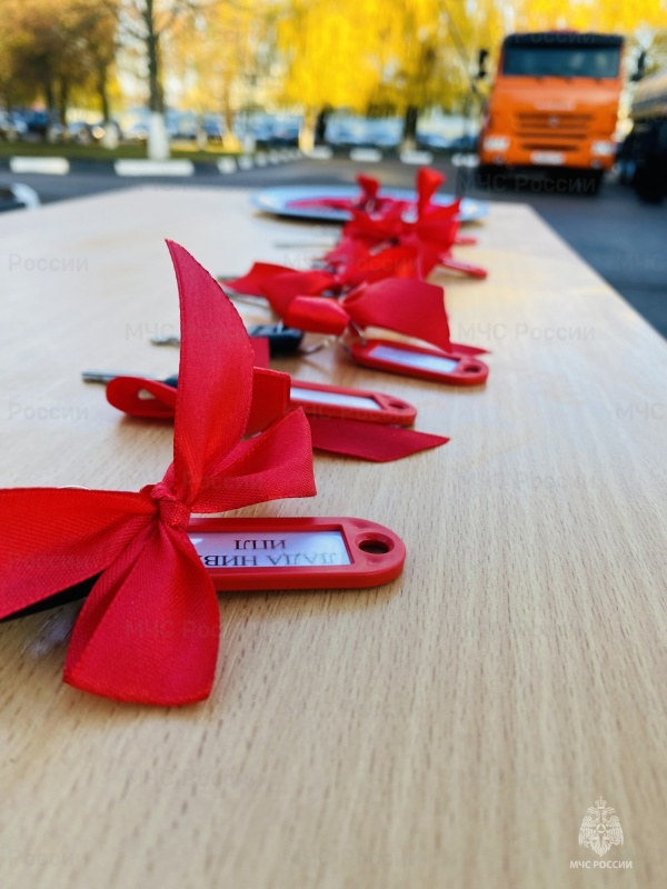 На вооружение белгородских пожарных и спасателей поступили 9 новых специализированных автомобилей