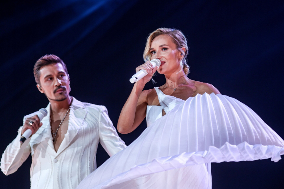 Певцы Дима Билан и Полина Гагарина во время Международного музыкального конкурса «Интервидение» 2025