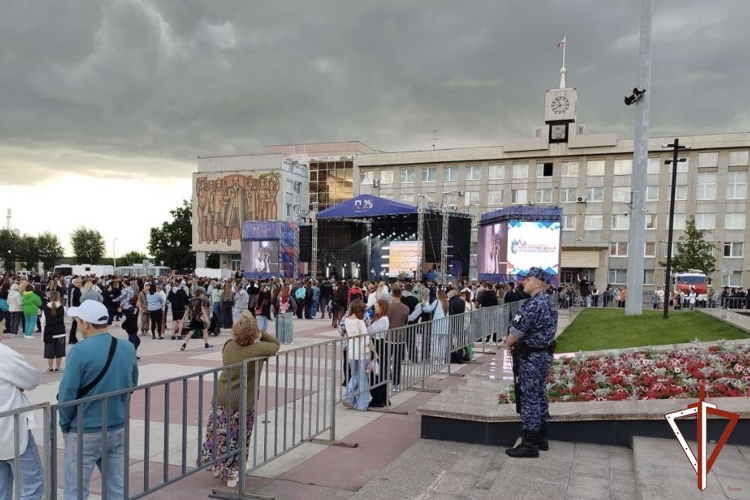 Росгвардия на Среднем Урале приняла участие в охране порядка праздничных мероприятий в честь дня металлурга