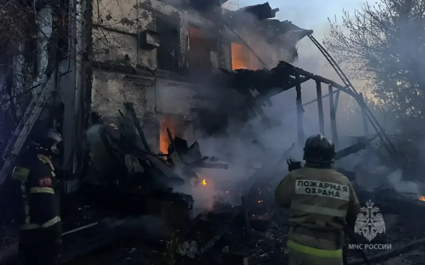 Три человека сгорели в бараке в Уфе