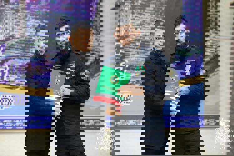 В Грозном сотрудникам Росгвардии вручили благодарственные письма МинНацИнформа 