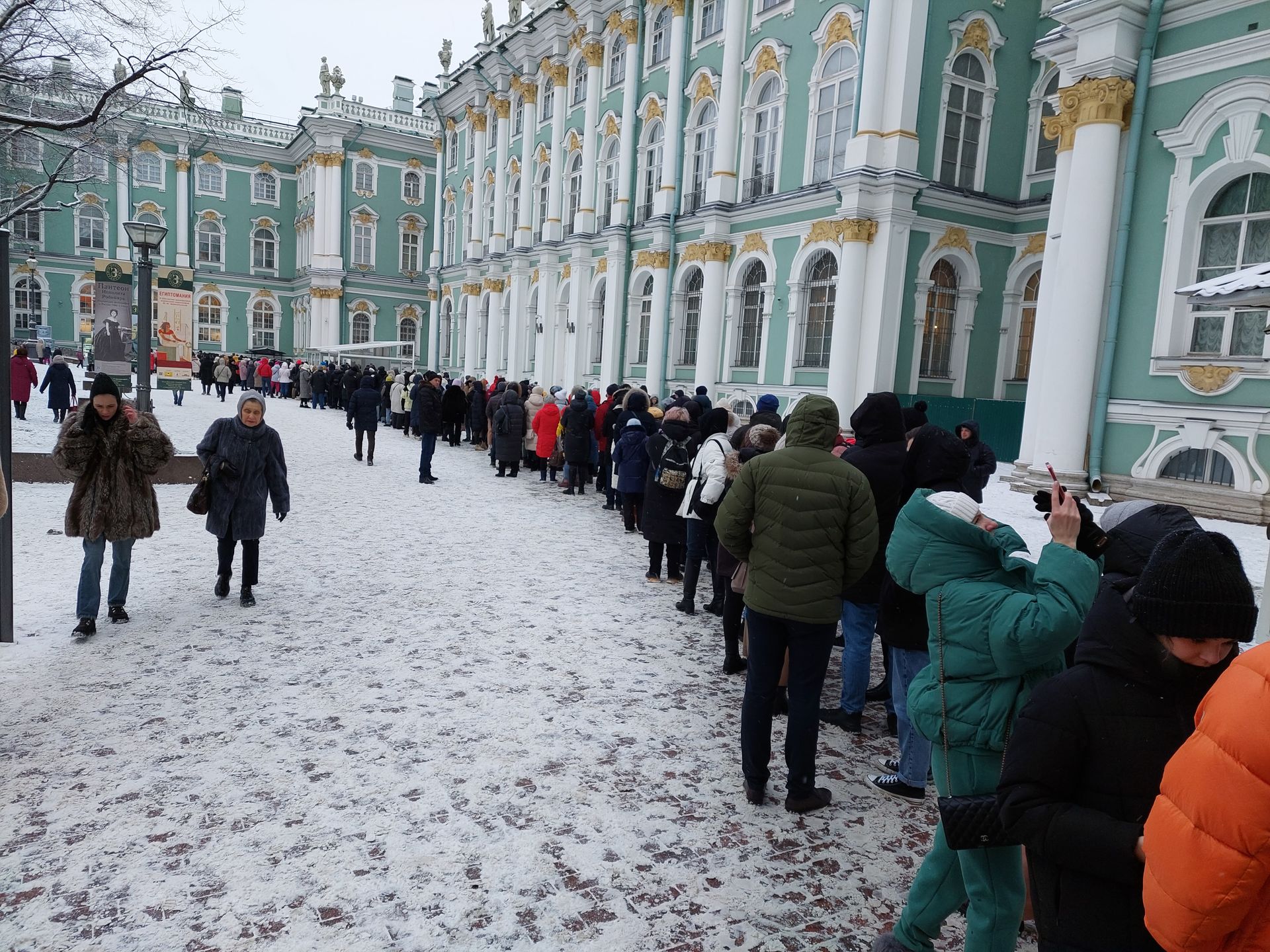 Очередь в эрмитаж фото