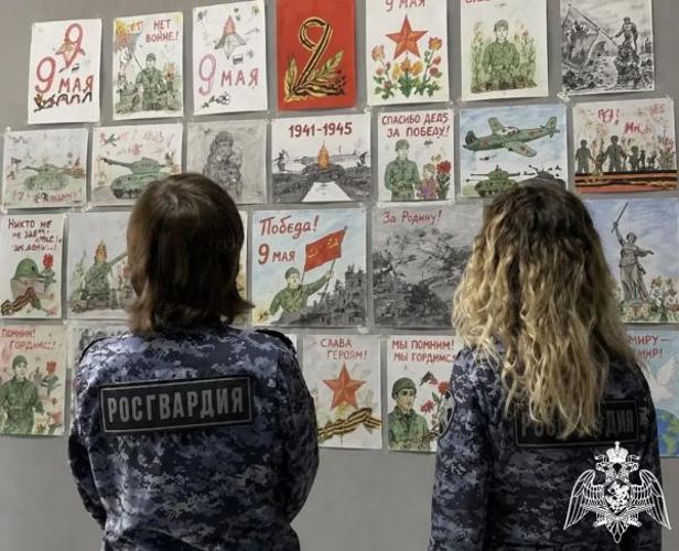 В Кабардино-Балкарии росгвардейцы провели выставку детского рисунка, посвященную Дню Победы