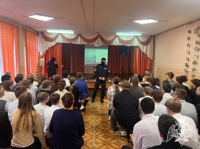 Ивановские школьники продолжают знакомство с подразделениями Росгвардии региона