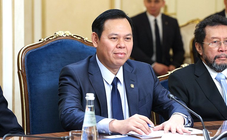 Валентина Матвиенко провела встречу с Председателем Совета представителей регионов Республики Индонезии Султаном Бактиаром Наджамундином