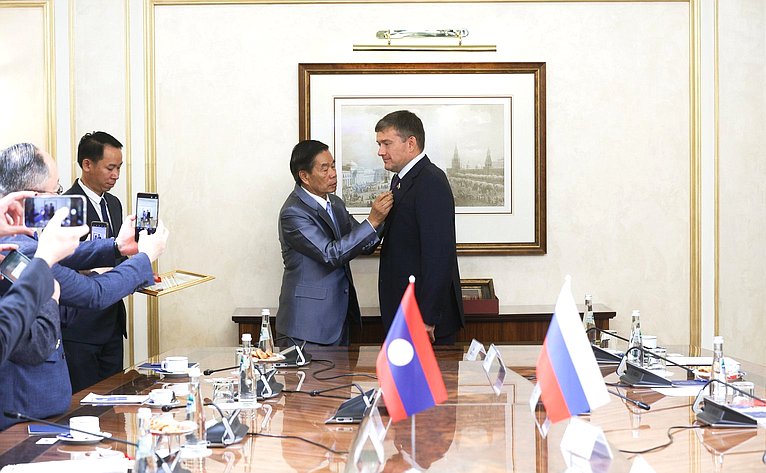 Встреча Николая Журавлева с членом Политбюро Народно-революционной партии Лаоса, Председателем Центрального комитета Лаосского фронта национального развития