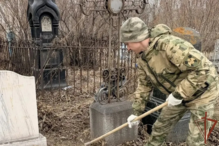 Росгвардейцы в Сибири приняли участие в благотворительных акциях и почтили память героев Великой Отечественной войны