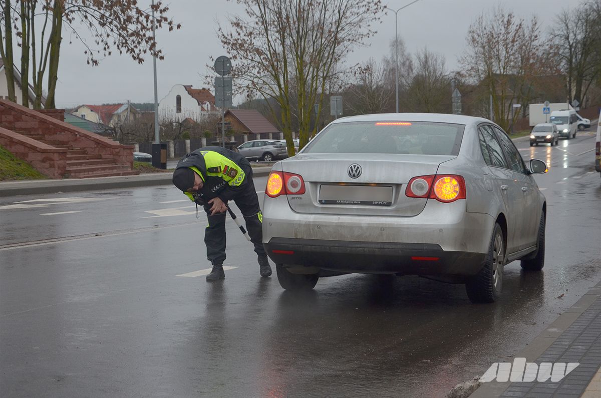 «За сегодня остановили двоих на «лете» – оба повторно»: съездили в рейд по шинам с ГАИ