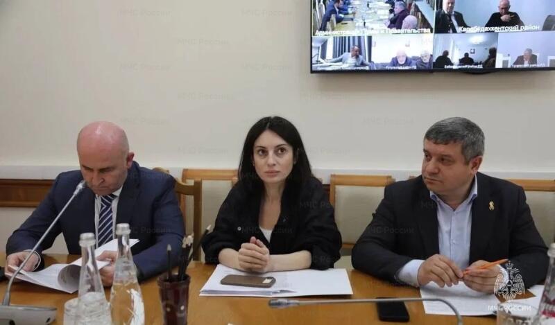 Оперативное совещание по обеспечению пожарной безопасности в Дагестане