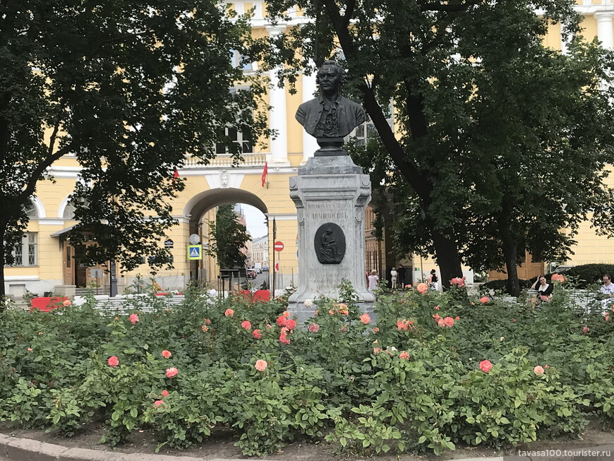 От Аничкова сада до улицы Росси