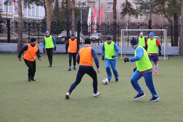 Руководство регионального УФСИН во главе с начальником Управления Сергеем Балдиным присоединилось к Всероссийской акции «Россия – семья семей. #МЫВМЕСТЕ», организовав товарищеский футбольный матч