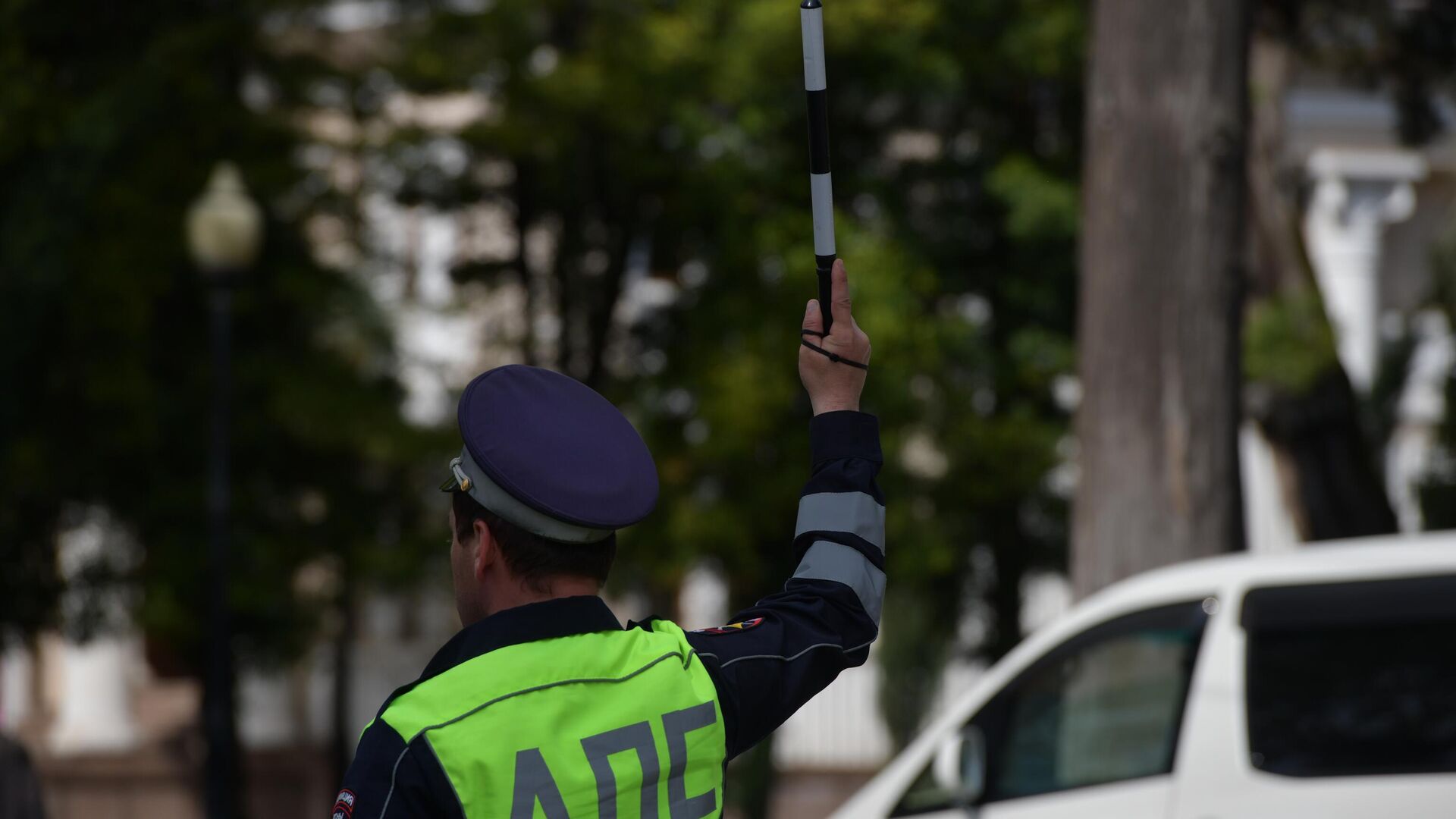 Сотрудник ГАИ Абхазии - Sputnik Абхазия, 1920, 24.10.2025