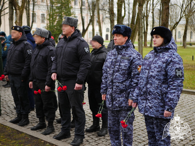 Новгородские росгвардейцы приняли участие в памятном митинге, посвященном Дню неизвестного солдата