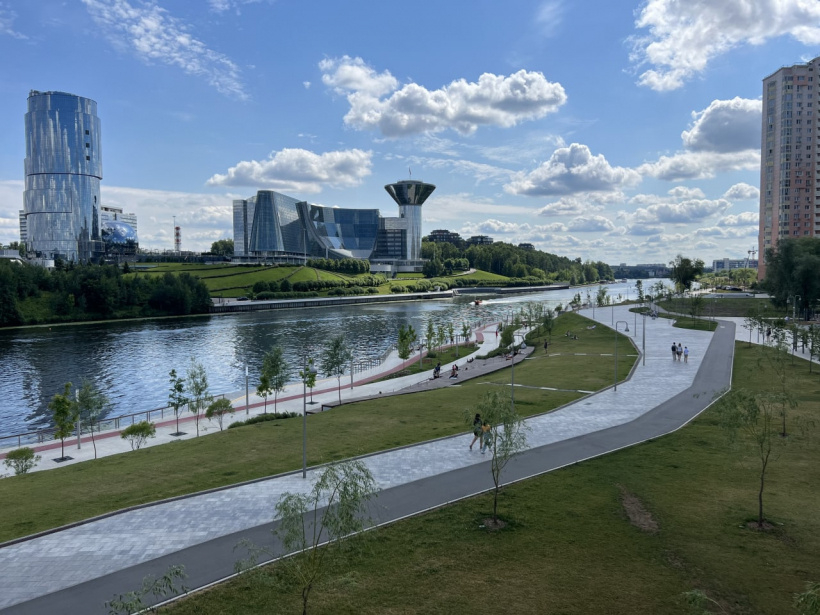 Пойма красногорск. Павшинская Пойма мост через Москва реку. Красногорск набережная. Павшино набережная. Набережная реки.