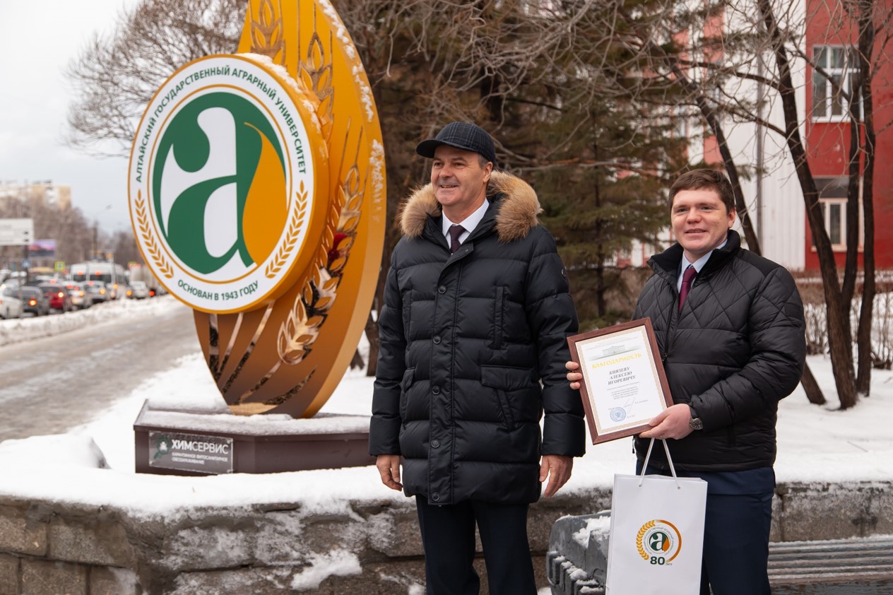 Открытие на площади перед главным корпусом Алтайского государственного аграрного университета памятника «Зерно познания», 2023 год
