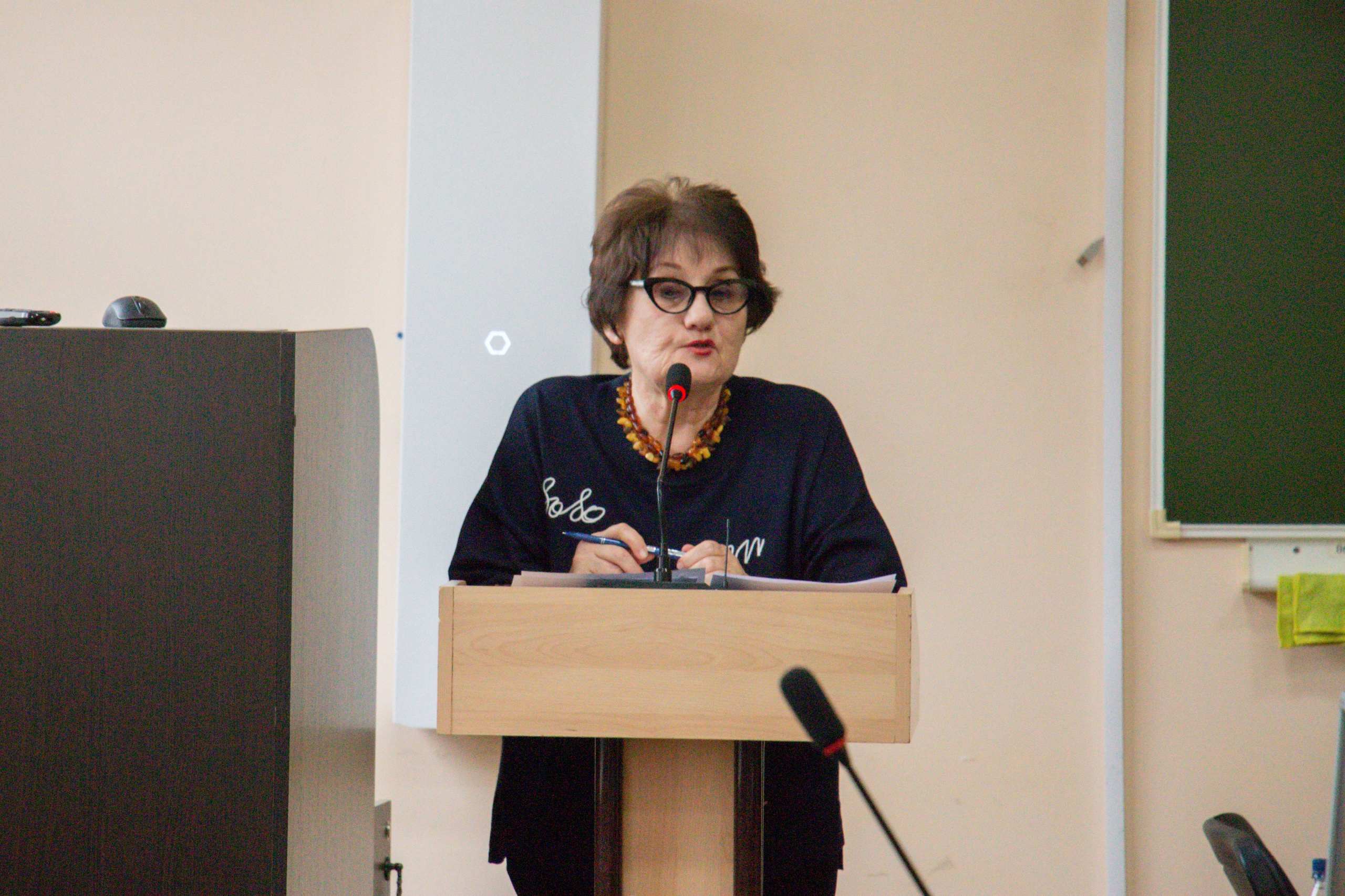 урок в музыкальной школе. музыкальный педагог. учитель музыки. преподаватель музыкальных дисциплин. музыкальные дисциплины.