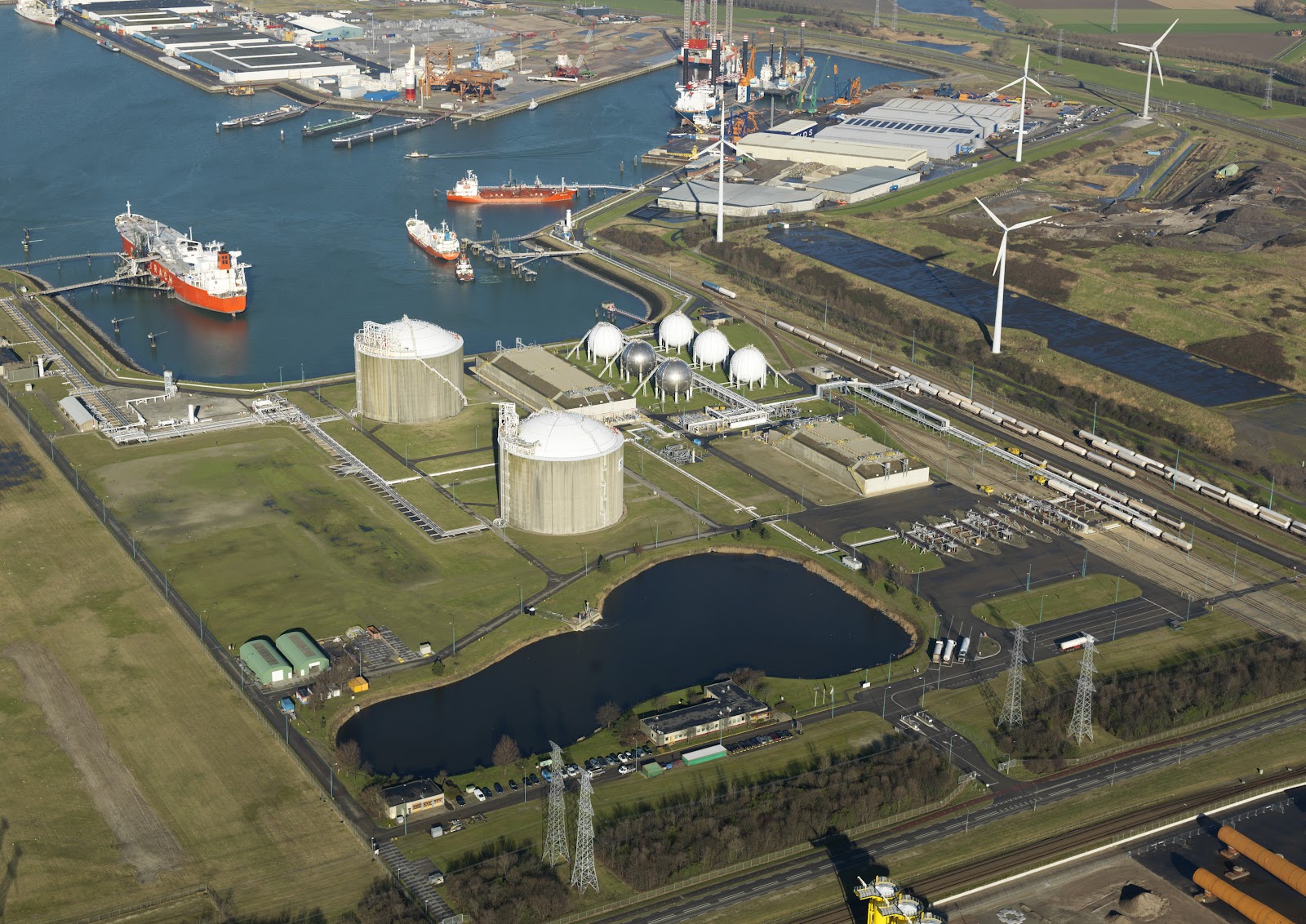 Процесс в нидерландах. АС порт. Oil Terminals in Rotterdam. Северный порт Кайи. Green Import.