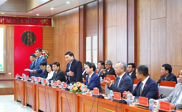 Делегация Совета Федерации во главе с первым заместителем Председателя СФ Андреем Яцкиным в рамках визита во Вьетнам встретились с руководством Народного комитета провинции Кханьхоа