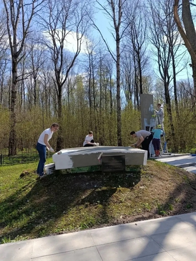 Благоустройство Братской могилы 04.05.2026 