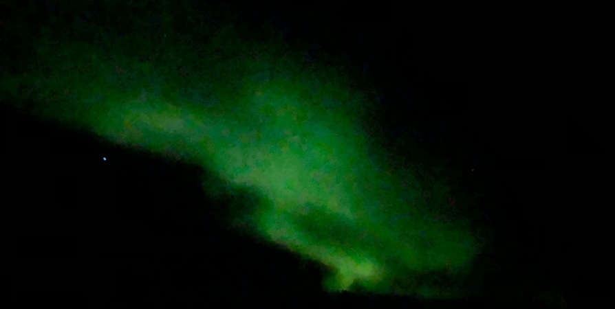 поезд северное сияние промзона. железнодорожный вокзал мурманск. электровоз малахит 2эс8. кировск апатиты хибины. вокзал мурманск платформы.