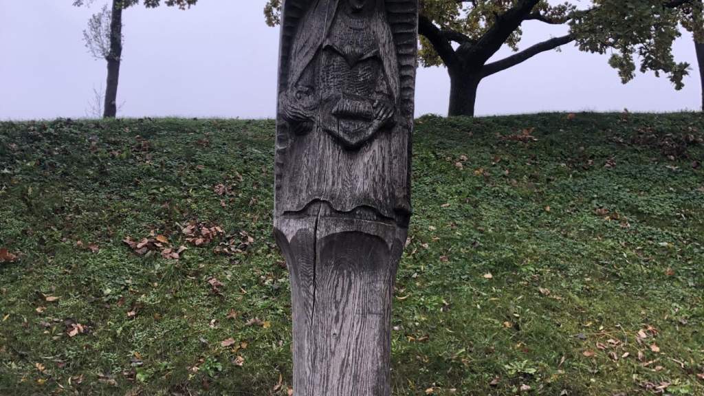 УХОДЯЩАЯ ОСЕНЬ В ПАРКЕ КРЕТИНГИ