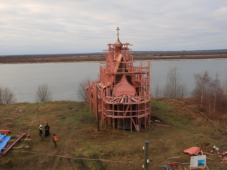 Завершаются противоаварийные работы на церкви Василия Блаженного в Холмогорском округе