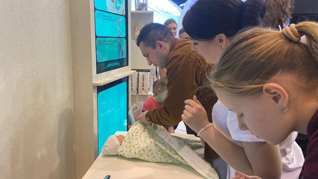 Первообразное прилагательное. Юный как правильно. Юнные или юные как пишется слово. Исключения юный румяный свиной. Юный с одной или с двумя н.