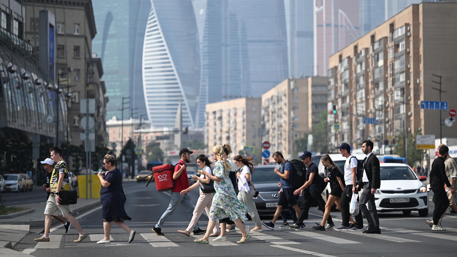 переехать жить в москву