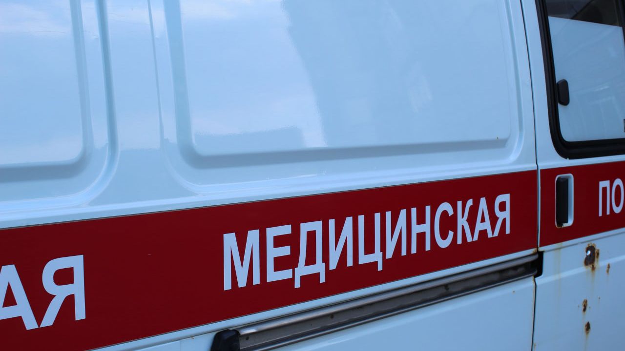 Машина скорой помощи доставила в суд экс-главу Киргизии Атамбаева