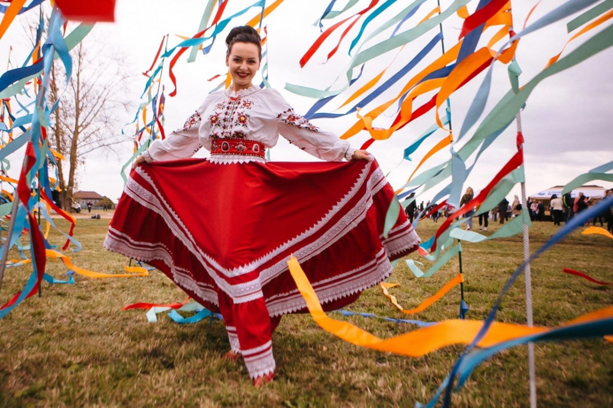 воронежский ансамбль воля. воля традиции. традиция выпускать птиц на благовещение. фестивали в россии. обычаи тверской области.