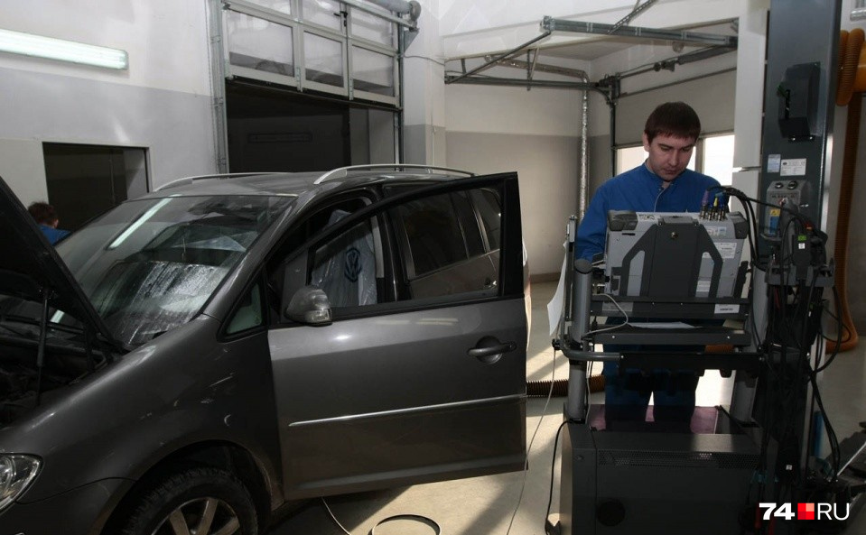 Авто ввезенные параллельным импортом. Автовоз на 12 машин. Параллельный импорт. Авто ввезенные параллельным импортом. Mercedes benz 1827 автовоз.