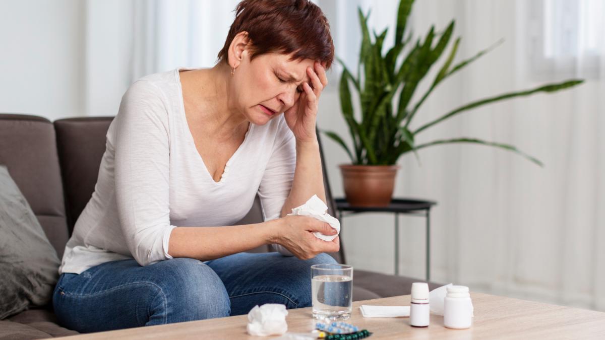 Женщина болеет