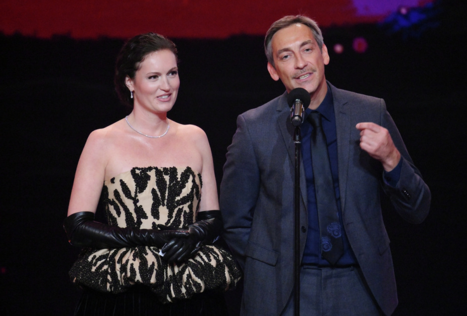 Актриса Рената Пиотровски и актер Артем Ткаченко на XXIV церемонии вручения Национальной премии в области кинематографии «Золотой орел» в Москве