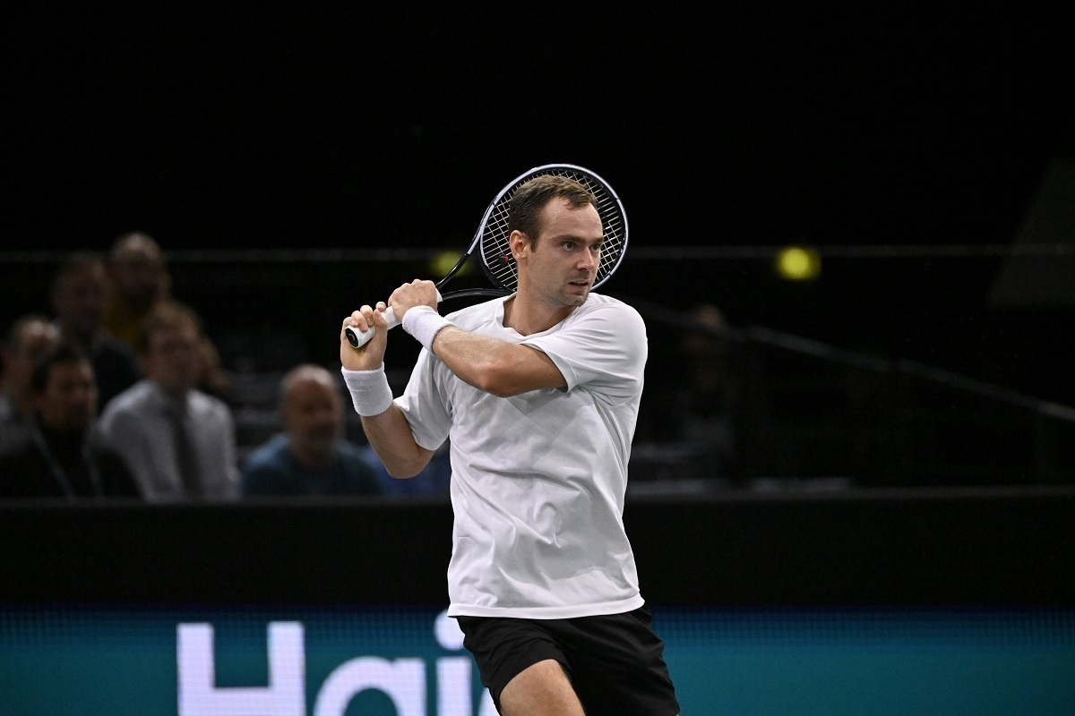 Роман Сафиуллин с неудачи стартовал на Australian Open — 2025