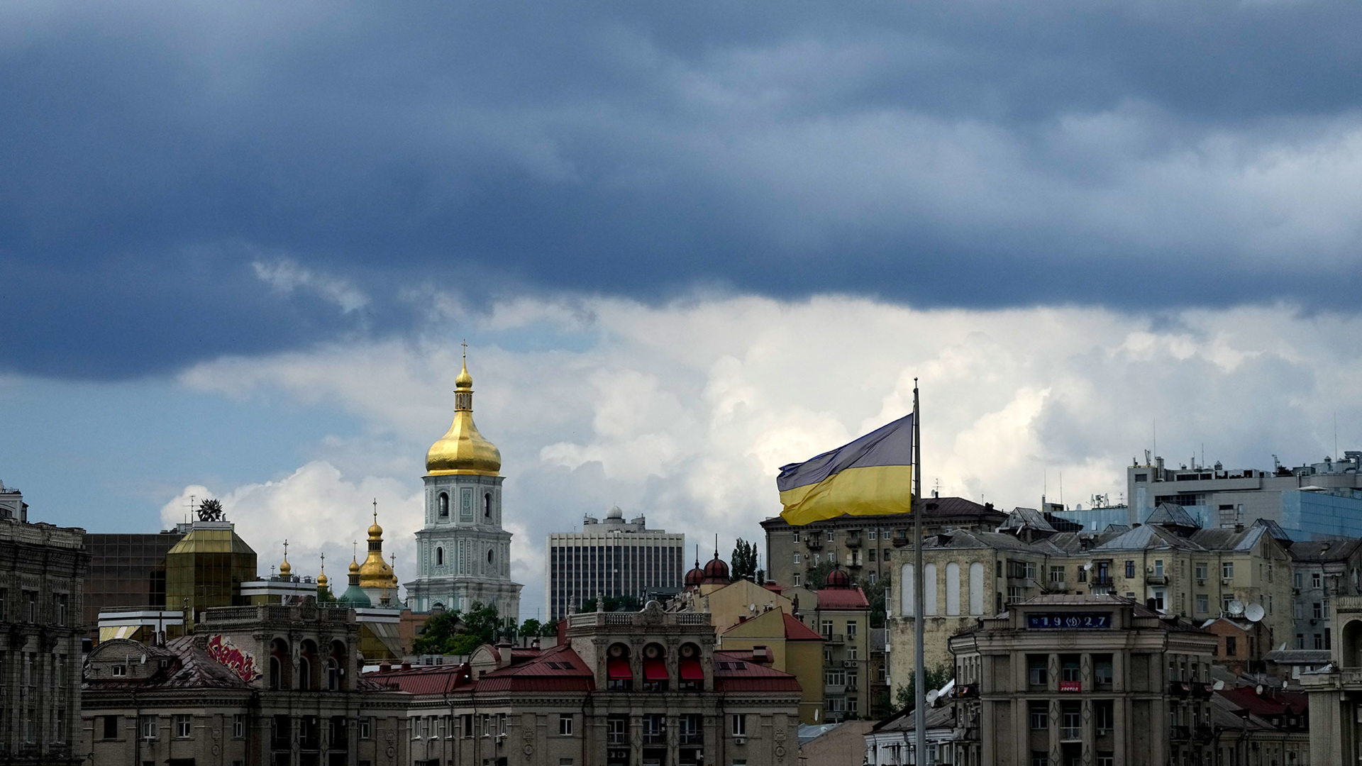 Блогер из Киева Олег ВШХ похвастался побегом с Украины
