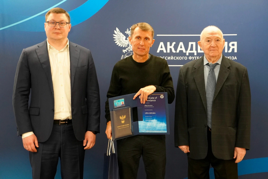 Главный тренер обнинского футбольного клуба «Квант» Олег Морозов получил тренерскую лицензию А-UEFA