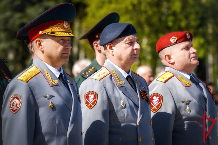 Представители ГУ Росгвардии в составе делегации Северо-Западного округа войск национальной гвардии РФ почтили память погибших в годы Великой Отечественной войны