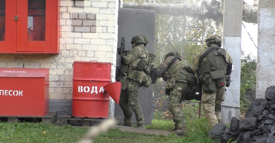 Сотрудники Росгвардии приняли участие в тактико-специальном учении в Кировской области