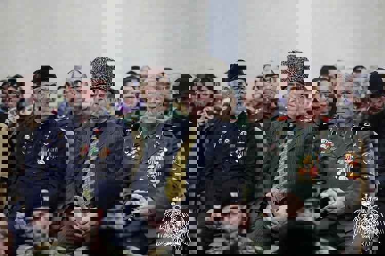 В Грозном сотрудникам Росгвардии вручили благодарственные письма МинНацИнформа 