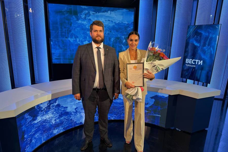 Телеведущая ГТРК «Чувашия» Елена Михайлова награждена Благодарностью Главы Чувашской Республики Олега Николаева