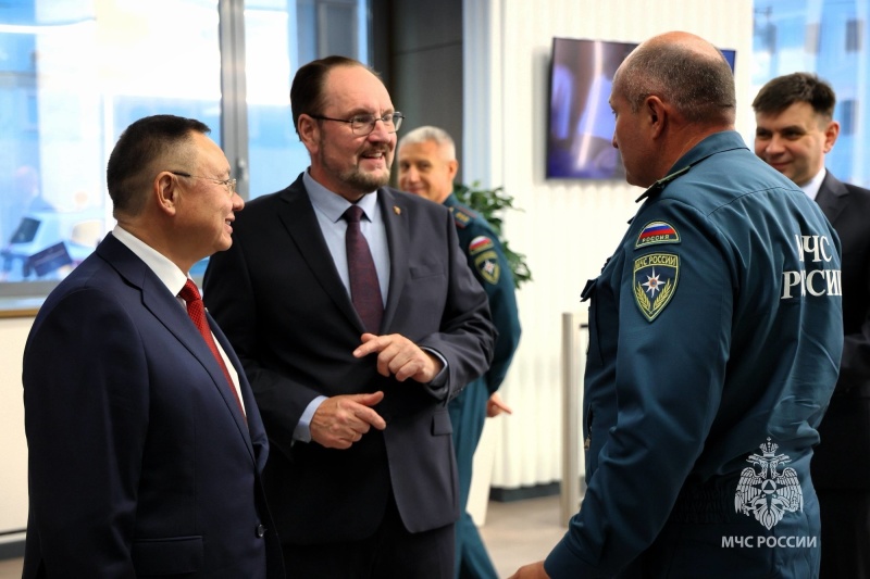 Главы МЧС России Александр Куренков и Минстроя России Ирек Файзуллин обсудили возможность объединения информационных систем ведомств