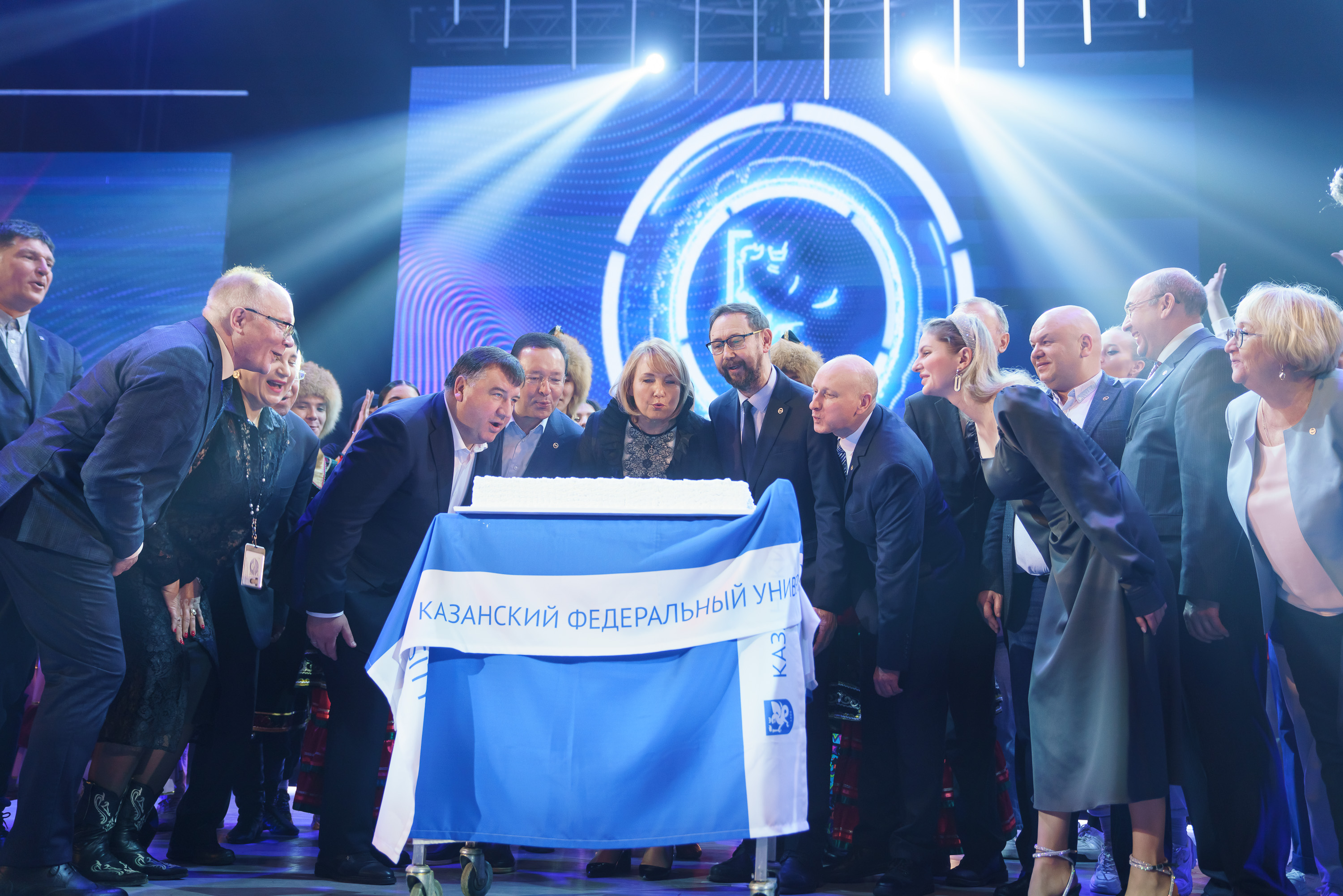 Вручение наград кириенко в кремлевском дворце. На торжественный вечер по случаю. Путин на торжественном вечере по случаю дня космонавтики 2023. На торжественный вечер по случаю. Награждение государственными наградами.