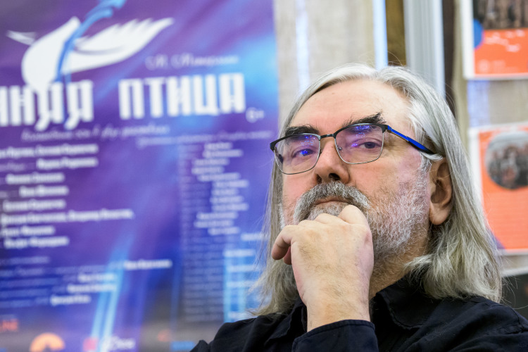 В Казани немало учителей, которые работают с особенными детьми. Один из таких примеров — известный бард Дмитрий Бикчентаев, основавший более 10 лет назад проект «НеЗаМи» для незрячих учеников