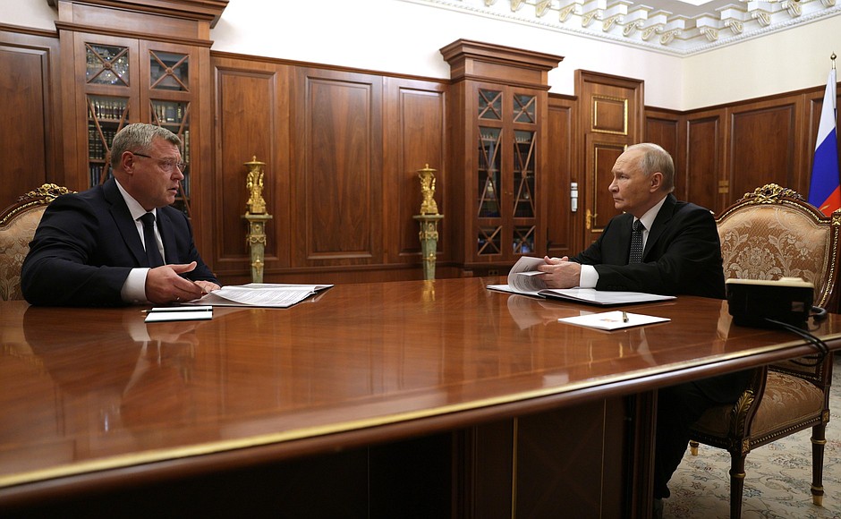 С губернатором Астраханской области, председателем комиссии Госсовета по вопросам поддержки ветеранов боевых действий – участников СВО и членов их семей Игорем Бабушкиным.