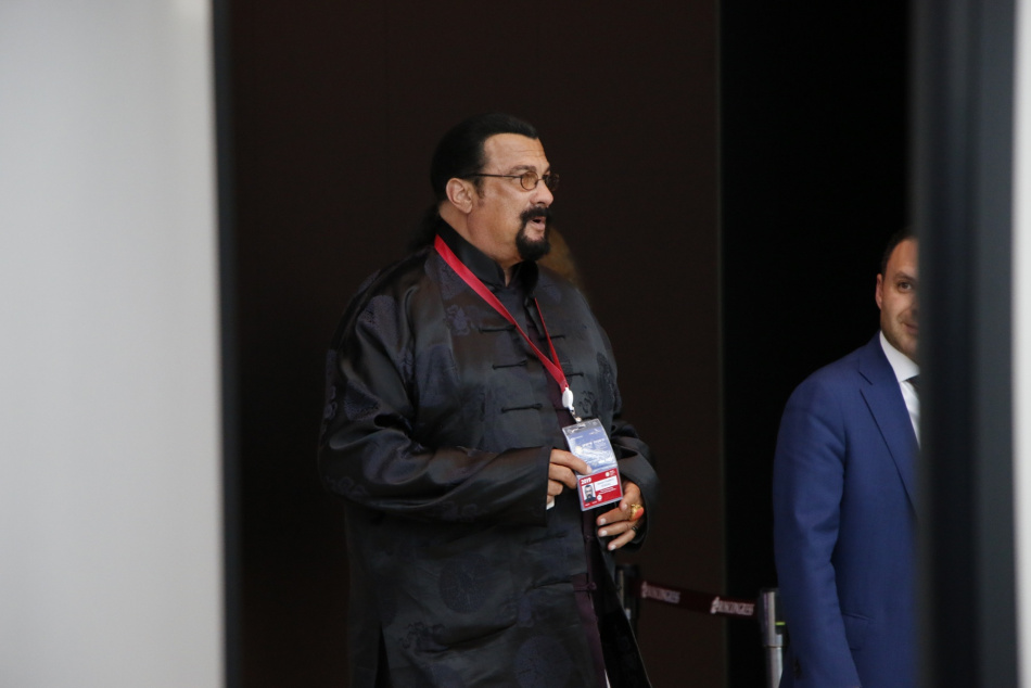 Стивен Сигал выйдет на сцену юбилейного шоу «Квартирник у Маргулиса»