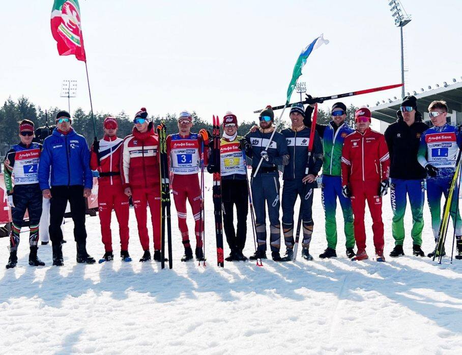 Сборная Тюменской области выиграла мужскую эстафету на лыжном чемпионате России. Большунов пропустил гонку - фото