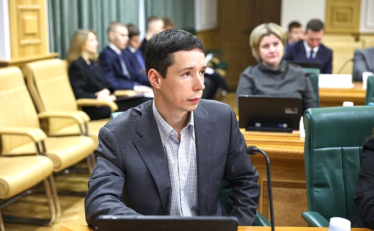 Круглый стол на тему «Особый порядок привлечения к административной ответственности судей и иных должностных лиц, выполняющих определенные государственные функции»