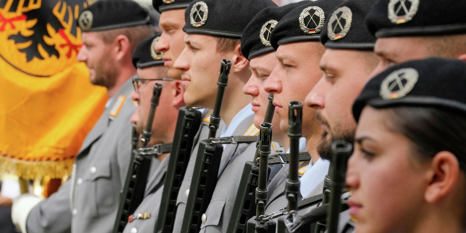 Солдаты Бундесвера присутствуют на церемонии принятия присяги новобранцами - ИноСМИ, 1920, 02.12.2025